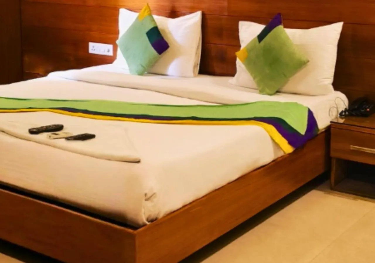 Couette-café Hotel Aroha Stay Inn Aroma - Near Me Unitech Cyber Park & Omaxe Celebration Mall Gurgaon